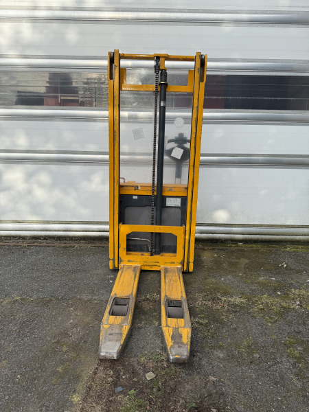 Jungheinrich Gabelhochhubwagen EJC 110 (B8/25)