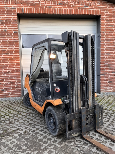 Verkauf von Gabelstaplern, BW-Restposten und Transport BW-Depot Tolk ...